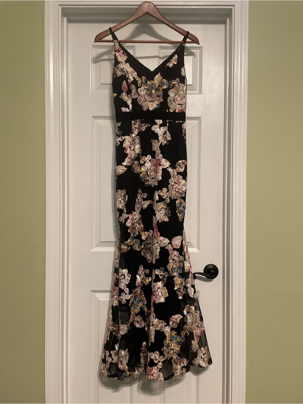 Gorgeous Xscape Black Floral V-Neck Sleeveless Maxi Dress Size 4